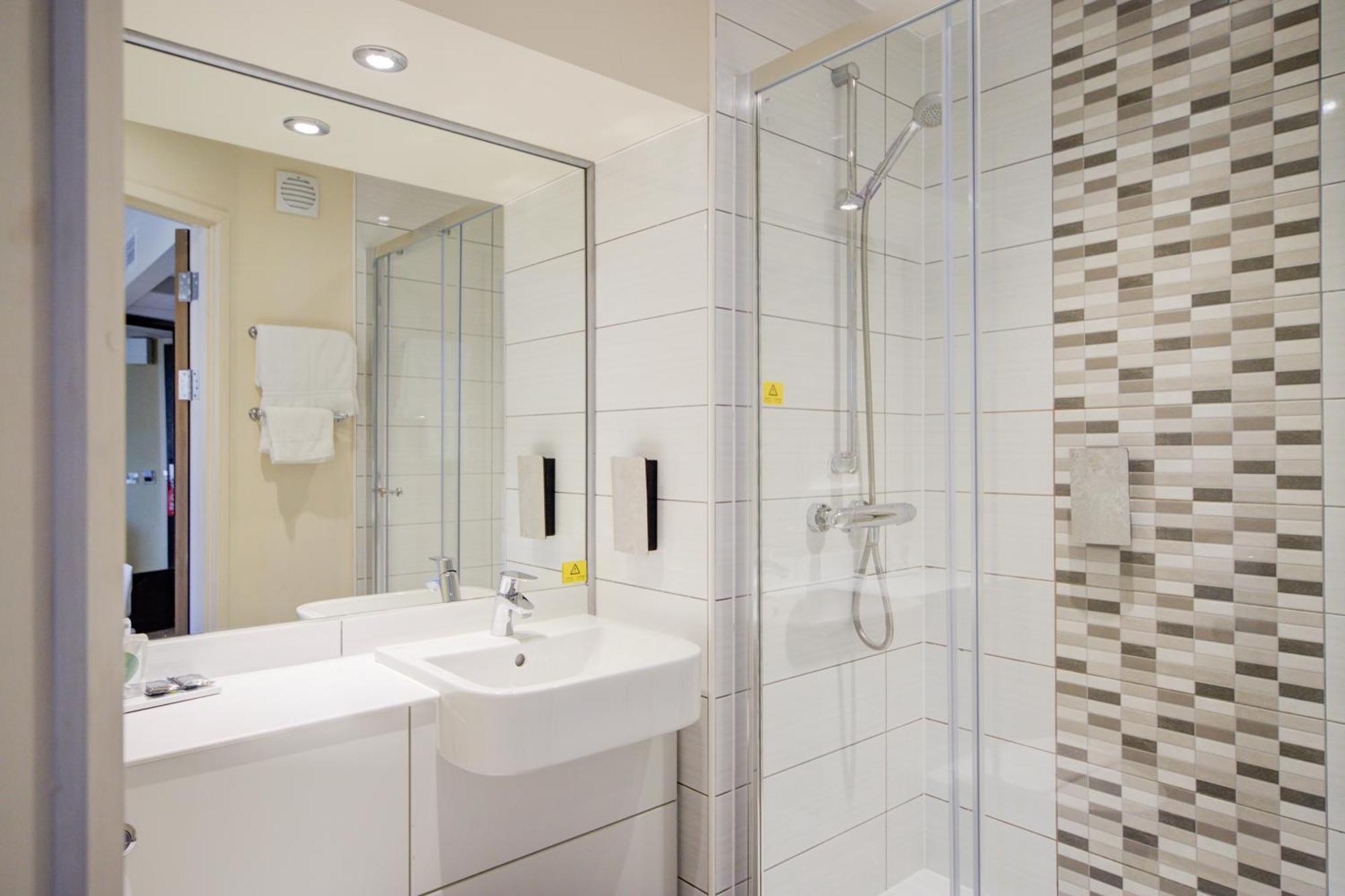 Belvilla Newport City Centre Hotel - Lifestyle Exteriör bild