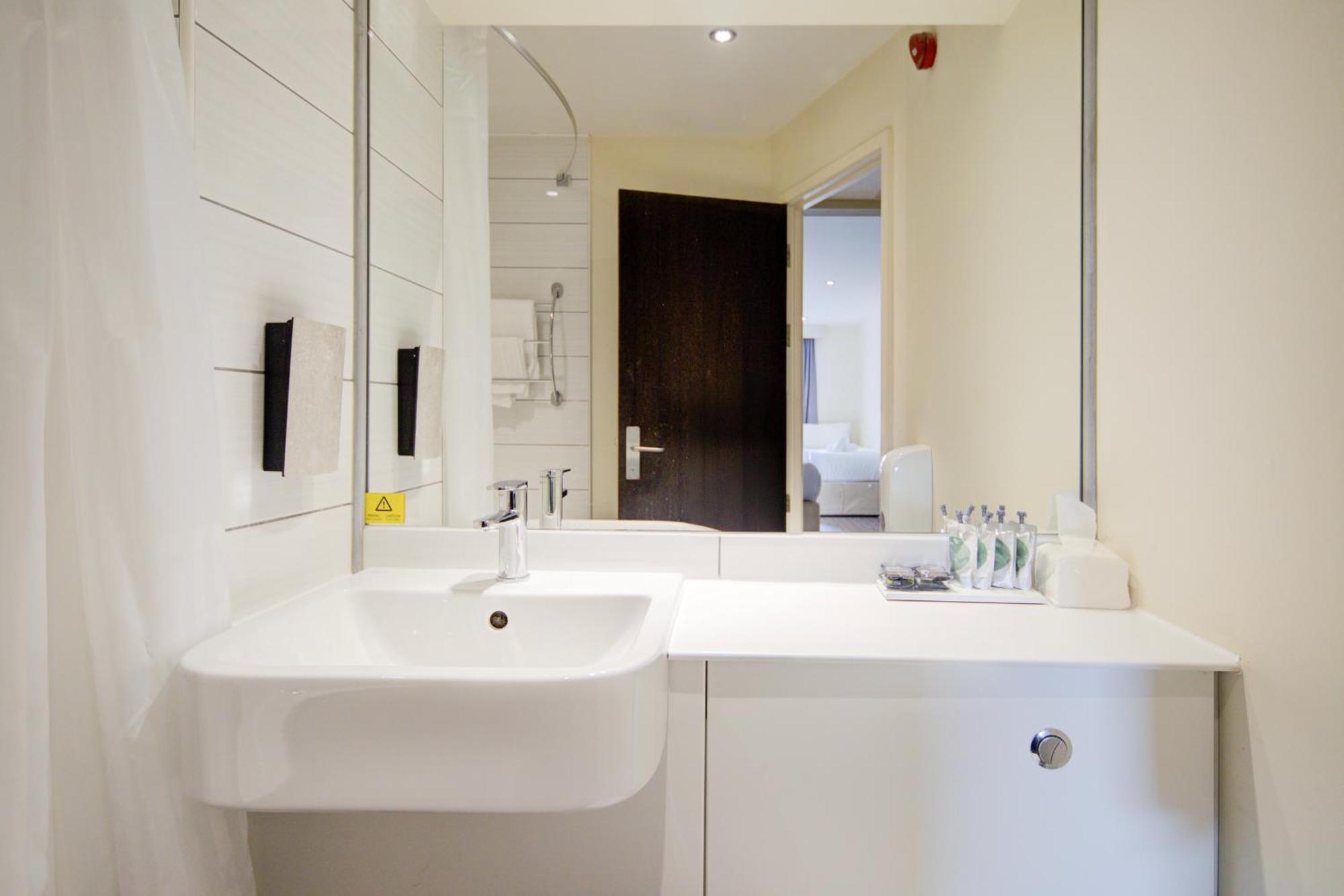 Belvilla Newport City Centre Hotel - Lifestyle Exteriör bild