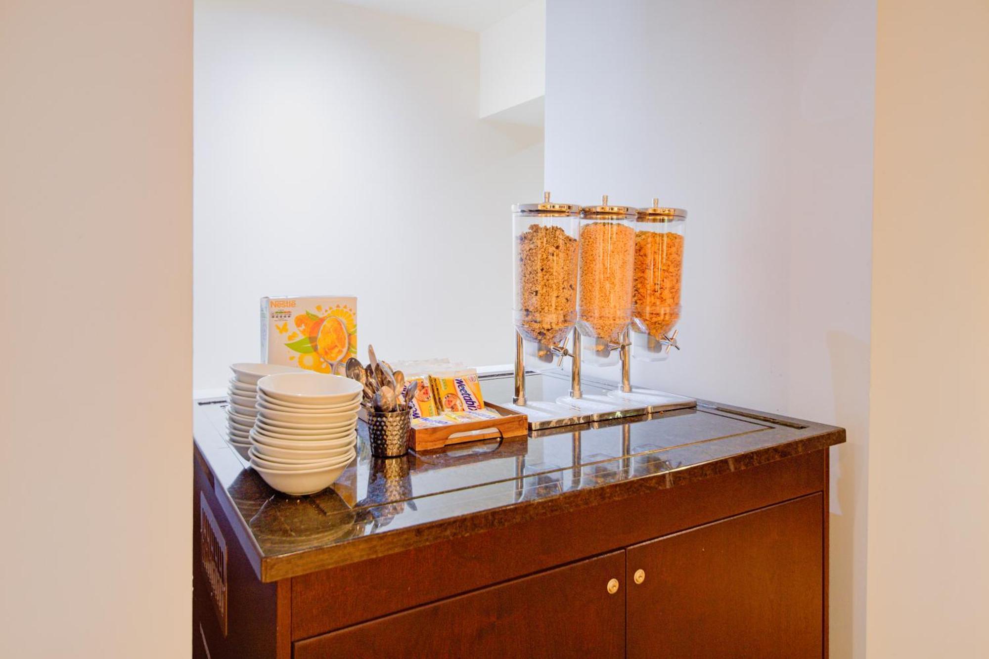 Belvilla Newport City Centre Hotel - Lifestyle Exteriör bild