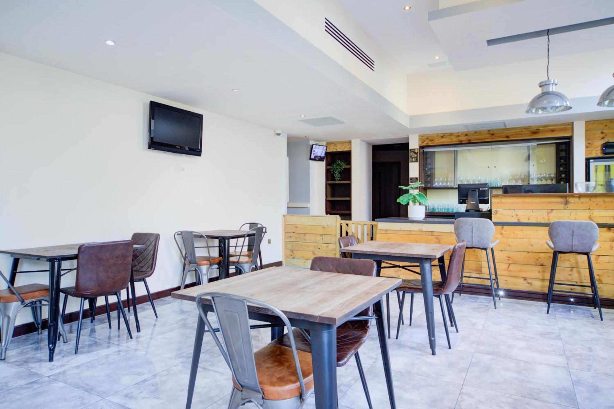 Belvilla Newport City Centre Hotel - Lifestyle Exteriör bild